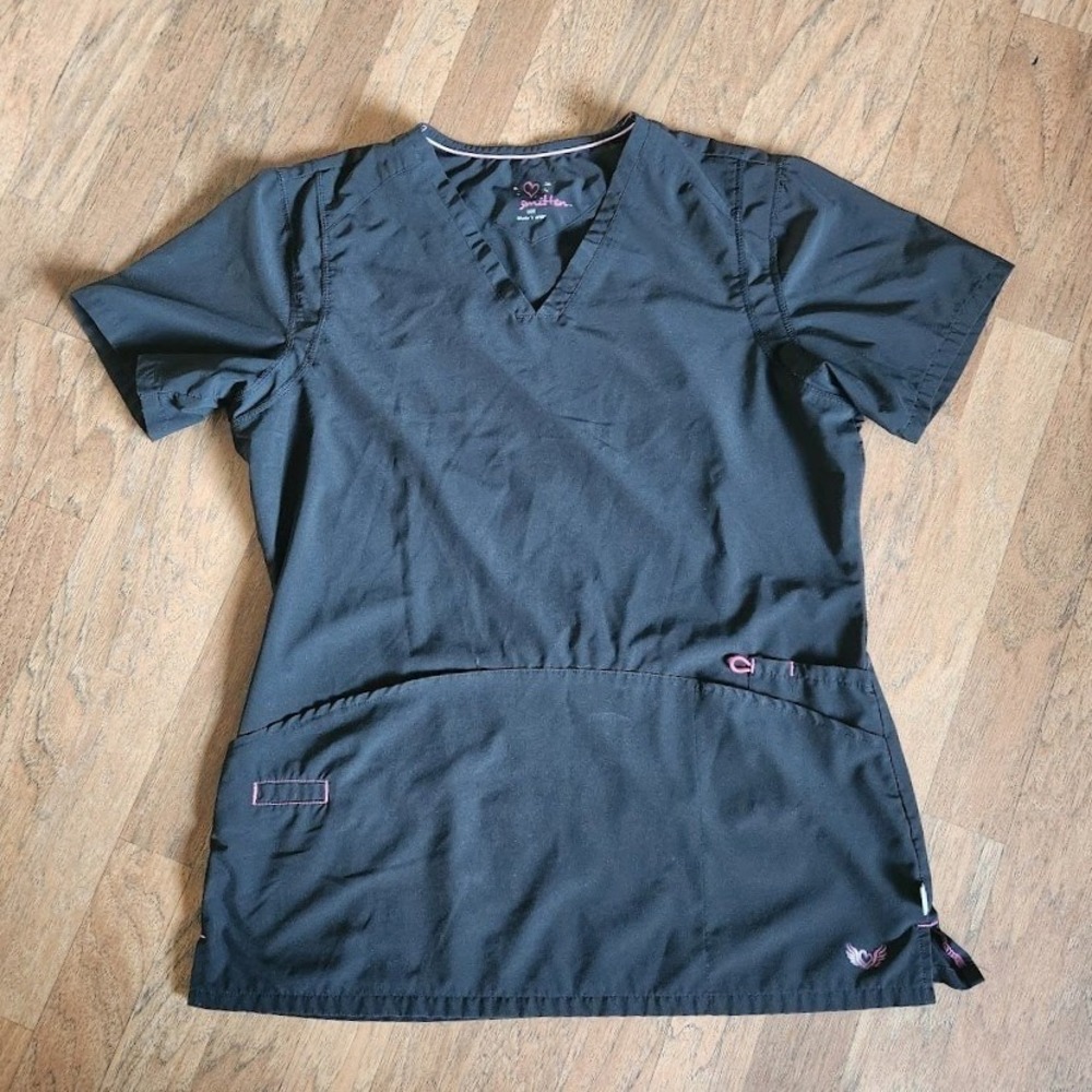 Smitten Womens Black V-Neck Medical Scrub Top Large Pink Contrast Heart Logo 318